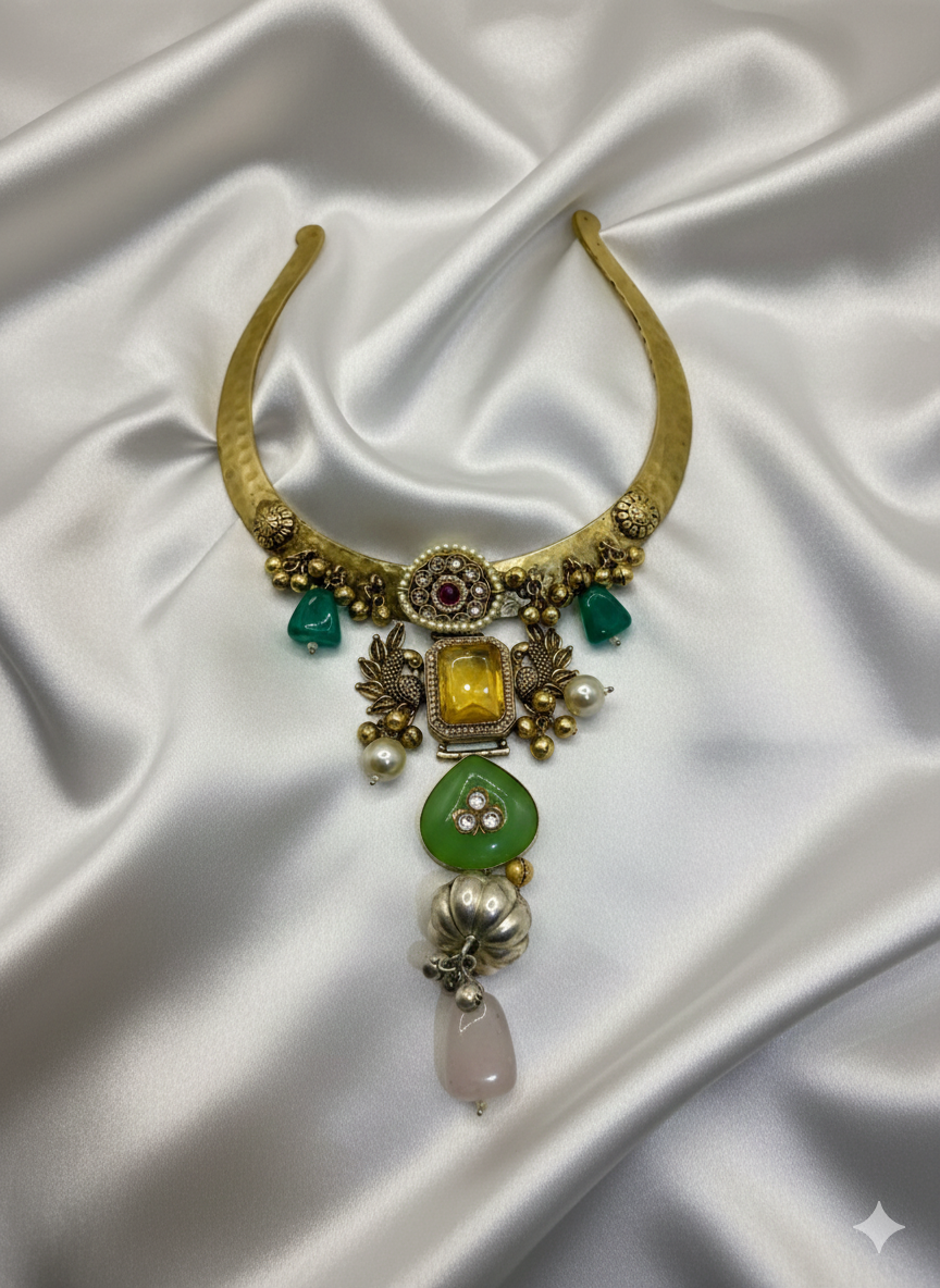 Hasli Necklace with Green Stone Drop